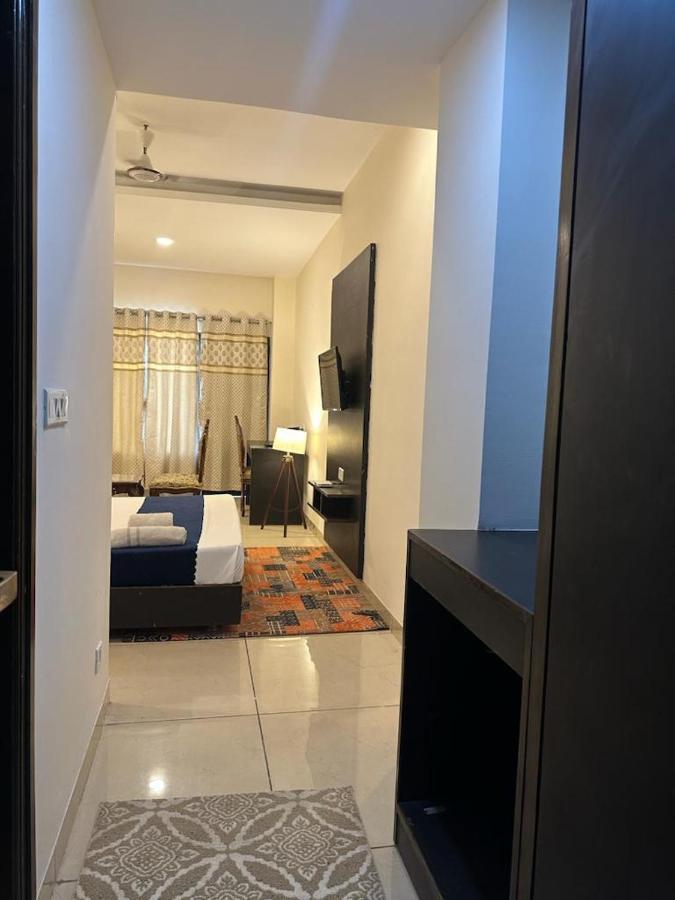 Hotel Jb Residency !! Luxurious & Royal Balcony Rooms !! Large Rooms Zirakpur 外观 照片