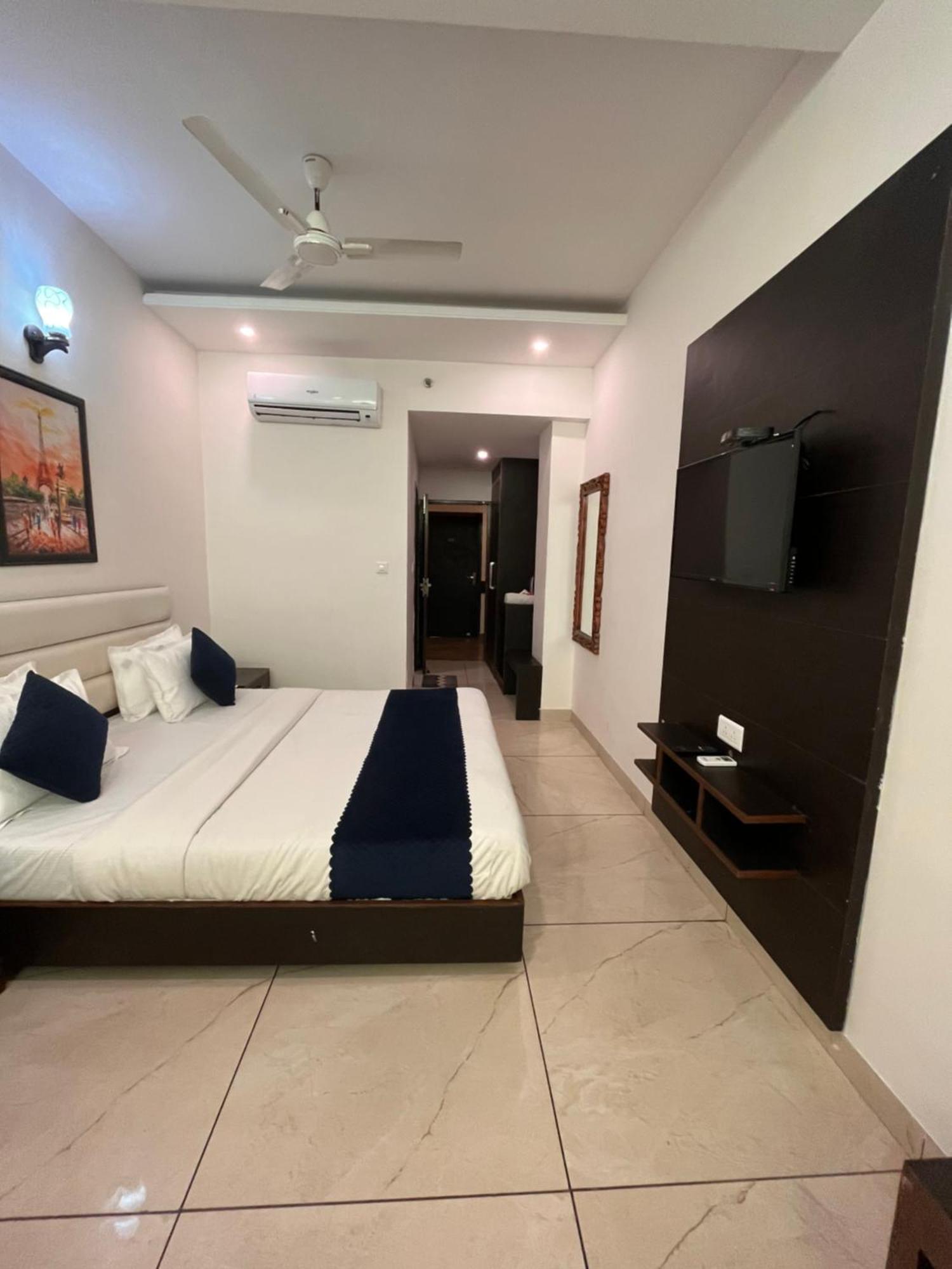 Hotel Jb Residency !! Luxurious & Royal Balcony Rooms !! Large Rooms Zirakpur 外观 照片