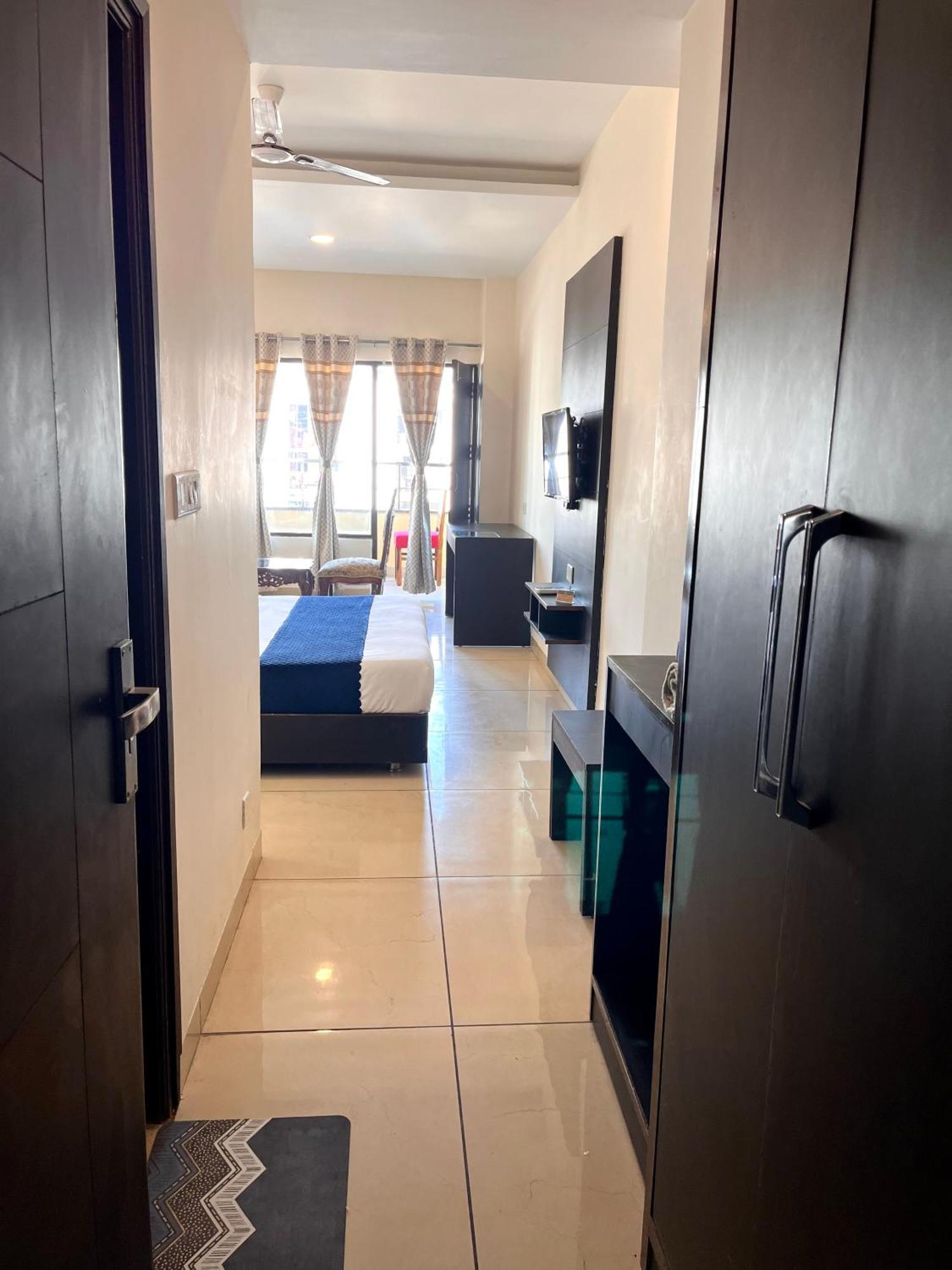 Hotel Jb Residency !! Luxurious & Royal Balcony Rooms !! Large Rooms Zirakpur 外观 照片