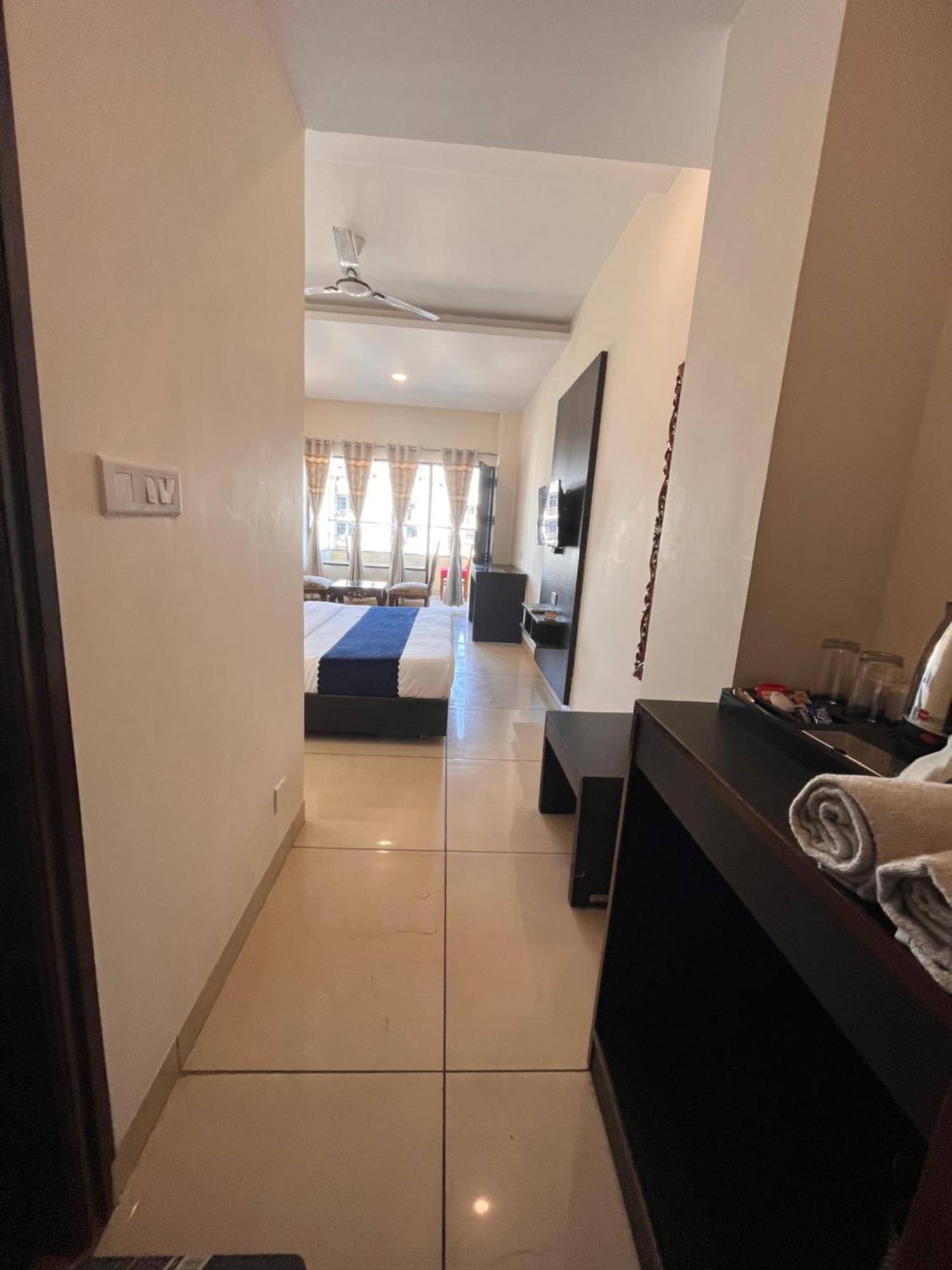 Hotel Jb Residency !! Luxurious & Royal Balcony Rooms !! Large Rooms Zirakpur 外观 照片