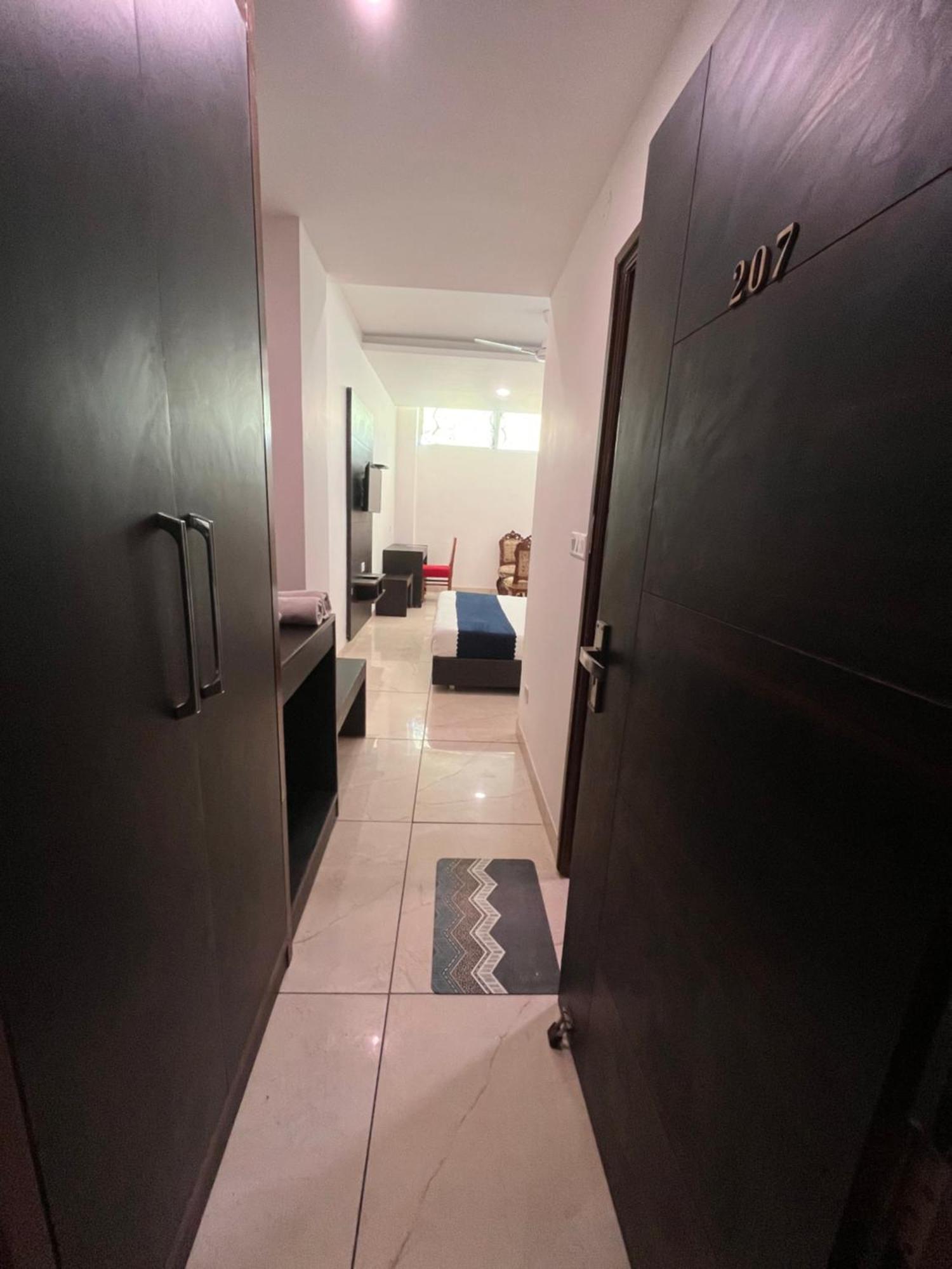 Hotel Jb Residency !! Luxurious & Royal Balcony Rooms !! Large Rooms Zirakpur 外观 照片
